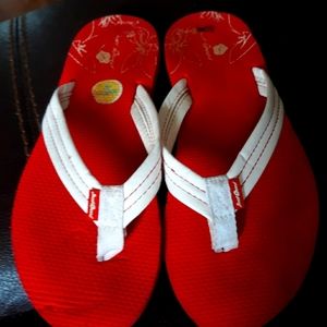 Levi flip flops size 8